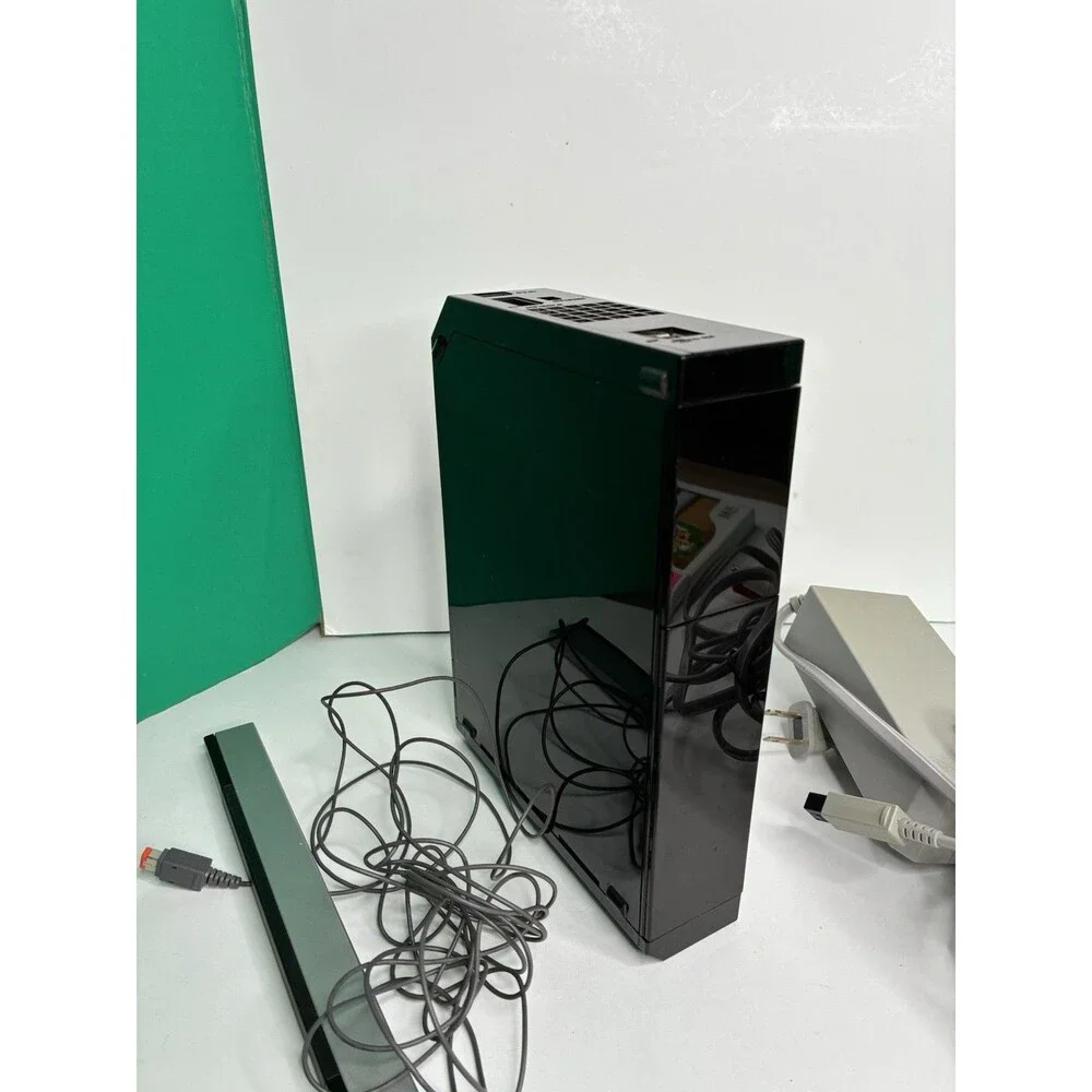 Nintendo Wii Console Bundle Black w/ Cords & 4 Games Tested RVL-001 / Gamecube